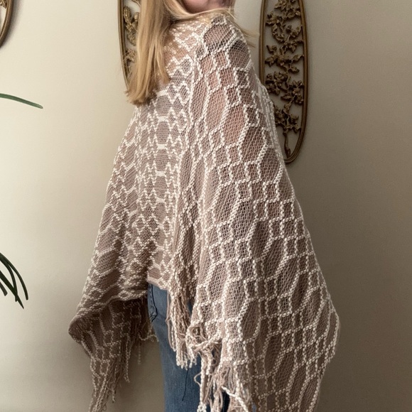 2Chic Beige and Cream Knit Poncho - Picture 7 of 7